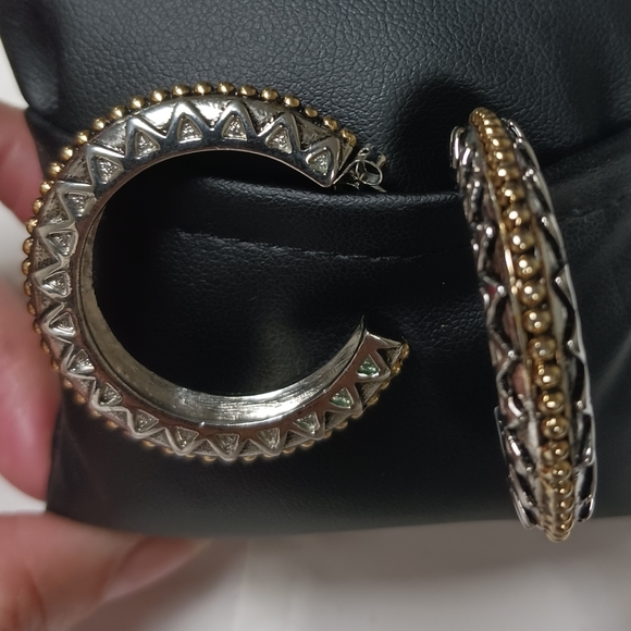 NWOT Chicos Hoop Earrings Silver and Gold Two Tone Ribbed Retro post back - Picture 15 of 16